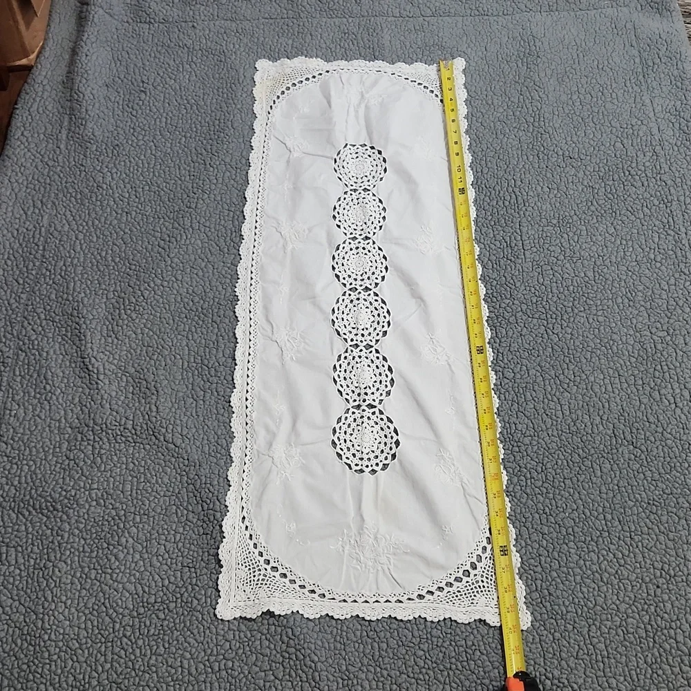 Vintage white table runner with 3 cloth napkins 100% cotton